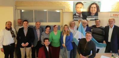 Bild mit Teilnehmerinnen und Teilnehmern