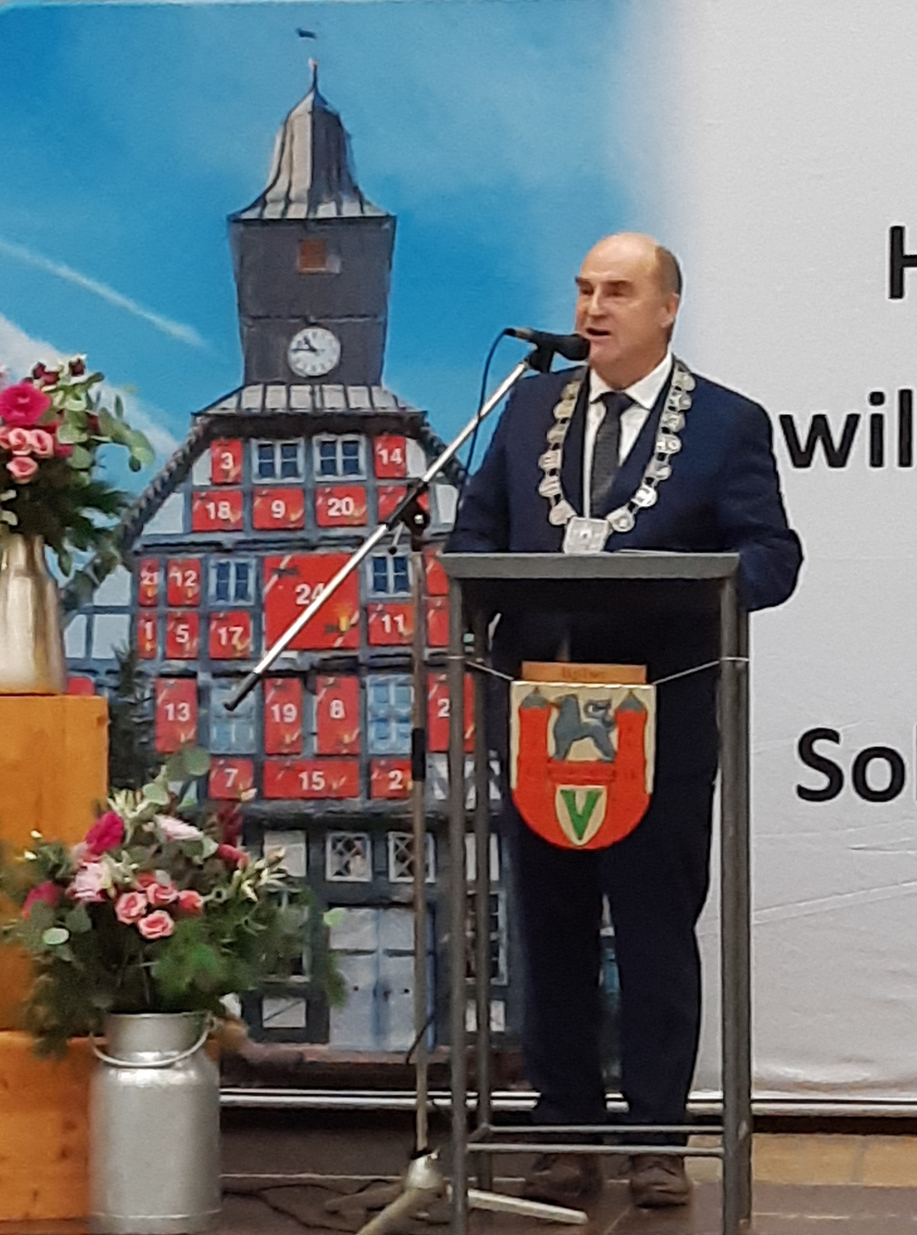 Mit B�rgermeisterkette: Torsten Bauer